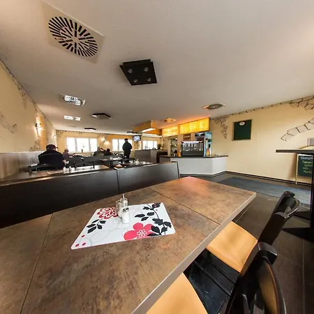 Vendégház Hollis Rast 3*