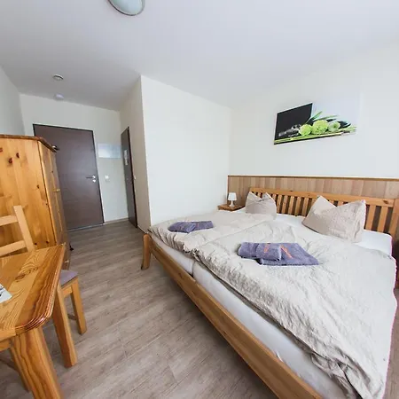 Hollis Rast 3* Sangerhausen