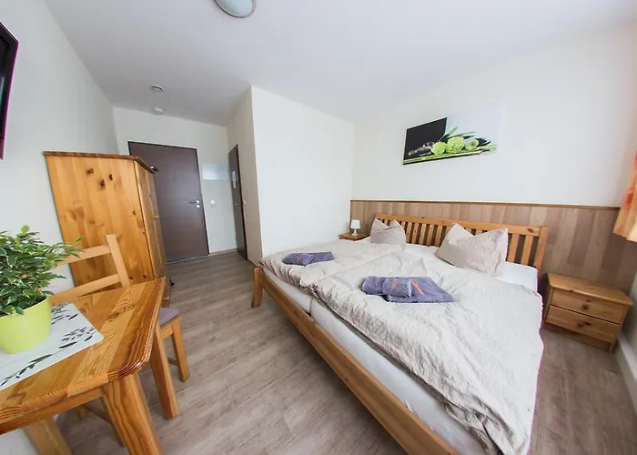 Hollis Rast 3* Sangerhausen